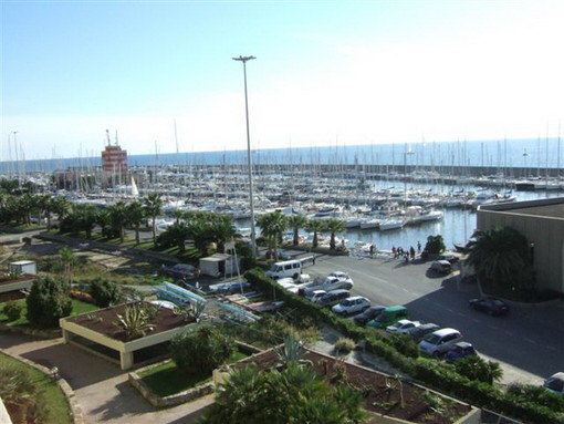 Santo Stefano al Mare: rischio di affondamento per un'imbarcazione in porto, intervento dei Vvf