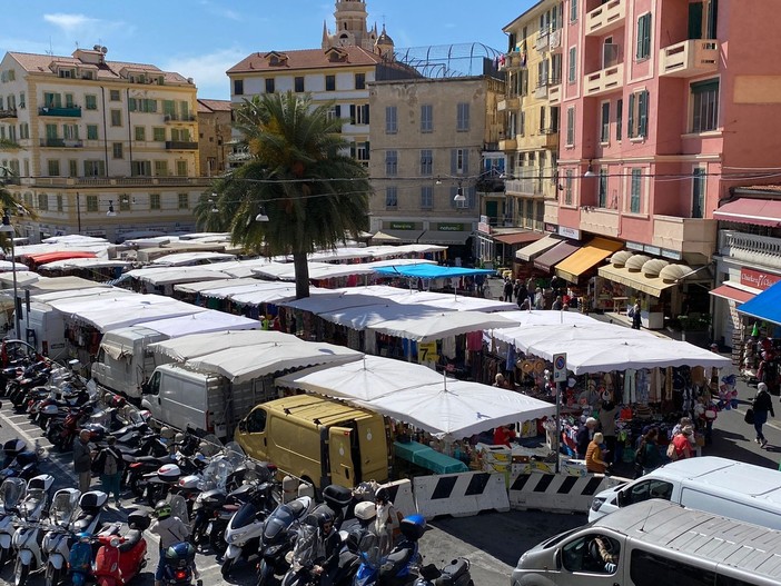 Piazza Eroi area mercatale, Damiano e Rodà: “Una scelta scellerata, occasione persa per il verde e la viabilità” Piazza Eroi area mercatale, Damiano e Rodà: “Una scelta scellerata, occasione persa per il verde e la viabilità”