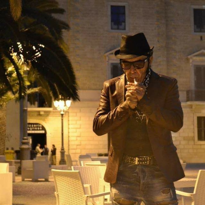Domenica, l'artista monopolitano Mister Pipoli girerà per la prima volta a Sanremo un video clip sull'amicizia dove è richiesta la presenza di giovani comparse Domenica, l'artista monopolitano Mister Pipoli girerà per la prima volta a Sanremo un video clip sull'amicizia dove è richiesta la presenza di giovani comparse