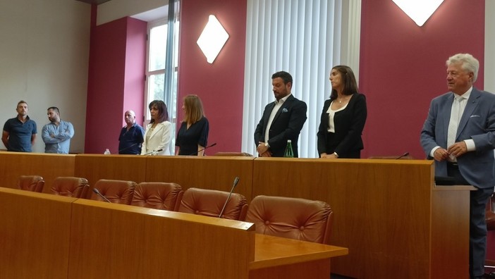 Ventimiglia troppo sporca, Bonadonna lascia Forza Italia: l'opinione della minoranza (Foto) Ventimiglia troppo sporca, Bonadonna lascia Forza Italia: l'opinione della minoranza (Foto)