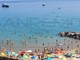 Weekend di sole e gran caldo in provincia di Imperia: spiagge prese d'assalto e afa persistente lungo tutta la costa