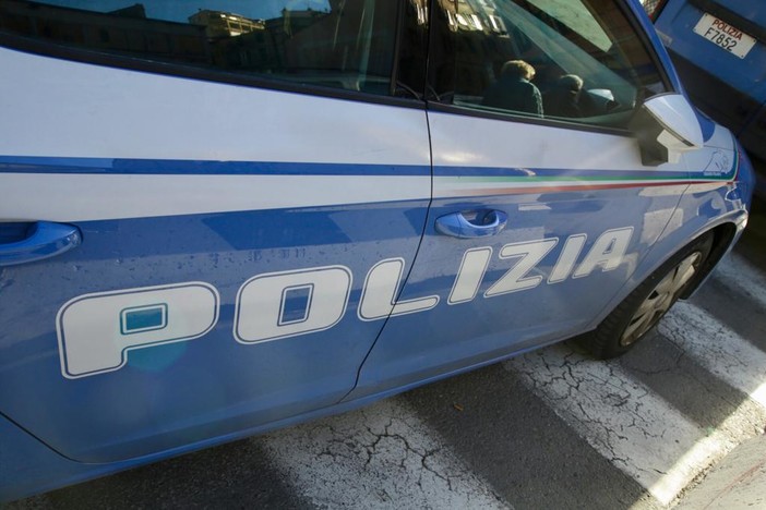 Sanremo: minacce da un 22enne tunisino vicino ad un ristorante del centro, arrestato dalla Polizia