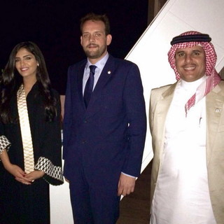 Marcello 1° di Seborga a cena con un Principe in Arabia Saudita: il tweet della principessa Marcello 1° di Seborga a cena con un Principe in Arabia Saudita: il tweet della principessa