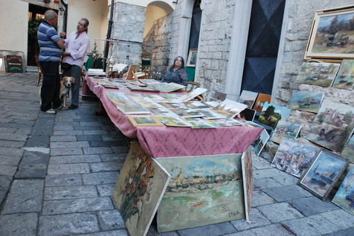 Sanremo: 'Mercatino dell'Antiquariato' prima in piazza Muccioli e poi nella Pigna Sanremo: 'Mercatino dell'Antiquariato' prima in piazza Muccioli e poi nella Pigna