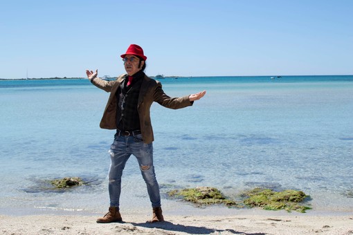 'Mister Pipoli' riparte alla grande! E' uscito il suo nuovo videoclip musicale 'Acqua e Fuoco' (VIDEO) 'Mister Pipoli' riparte alla grande! E' uscito il suo nuovo videoclip musicale 'Acqua e Fuoco' (VIDEO)