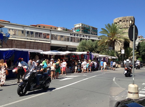 Giro d’Italia e mercato ambulante di Sanremo, sabato ci saranno anche le bancarelle Giro d’Italia e mercato ambulante di Sanremo, sabato ci saranno anche le bancarelle