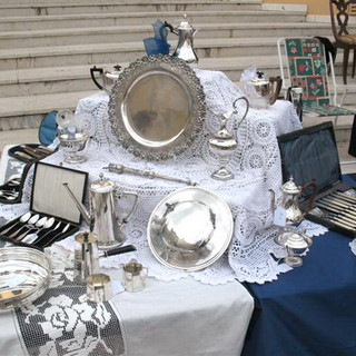 Ventimiglia: problemi con il Mercato dell'Antiquariato, sabato prossimo sarà l'ultimo, monta la protesta dei brocanteurs “L'abbiamo scoperto per caso” Ventimiglia: problemi con il Mercato dell'Antiquariato, sabato prossimo sarà l'ultimo, monta la protesta dei brocanteurs “L'abbiamo scoperto per caso”