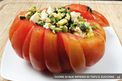 MercoledìVeg di Ortofruit: oggi prepariamo cuore di bue ripieno di tofu e zucchini MercoledìVeg di Ortofruit: oggi prepariamo cuore di bue ripieno di tofu e zucchini