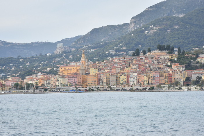 Mentone, la destra si lacera: il sostegno ufficiale dei Repubblicani a Louis Sarkozy scatena la rivolta di Sandra Paire Mentone, la destra si lacera: il sostegno ufficiale dei Repubblicani a Louis Sarkozy scatena la rivolta di Sandra Paire