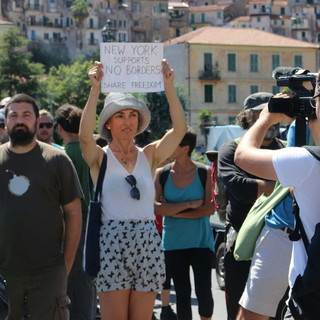No Border di Ventimiglia esprimono solidarietà ai compagni arrestati all'aeroporto di Malpensa No Border di Ventimiglia esprimono solidarietà ai compagni arrestati all'aeroporto di Malpensa