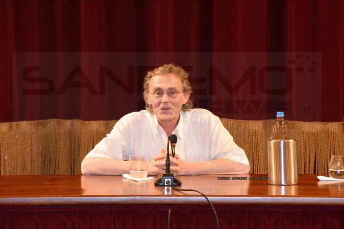 Grande partecipazione di pubblico per Andrea Vitali ai 'Martedì Letterari' al Casinò di Sanremo Grande partecipazione di pubblico per Andrea Vitali ai 'Martedì Letterari' al Casinò di Sanremo