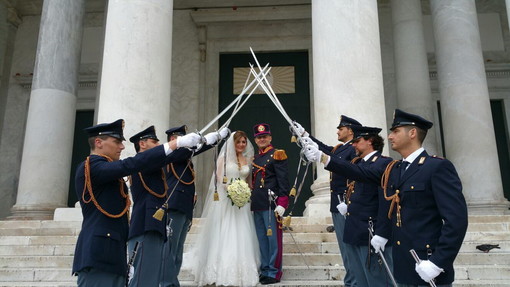 L'agente del Commissariato di Sanremo Francesco Fiore si è unito oggi in matrimonio nella sua Napoli