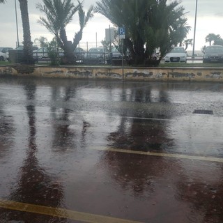 Meteo. Allerta gialla in Liguria, una domenica di temporali, mareggiare e venti forti