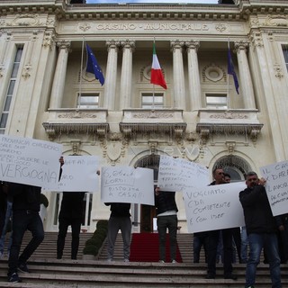 Le immagini della manifestazione davanti al casinò