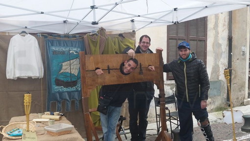 Ventimiglia: ieri nella città alta la prima giornata del 'Mercatino natalizio', domenica la processione