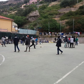 Ventimiglia: cresce il numero dei migranti presso la Chiesa di Sant'Antonio, ora sono oltre 600. Per Don Rito &quot;La situazione è insostenibile&quot;