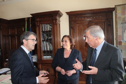 Imperia: è arrivato il neo commissario prefettizio Sabatino Merchione. Subito la visita al Prefetto Fiamma Spena Imperia: è arrivato il neo commissario prefettizio Sabatino Merchione. Subito la visita al Prefetto Fiamma Spena