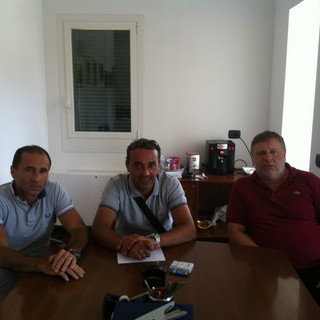 Da sinistra, Marcello De Michelis presidente della Confcooperative di Imperia; Massimo Scialanca responsabile Fisascat - CISL; Sergio Oderda, presidente de Il Cammino. Da sinistra, Marcello De Michelis presidente della Confcooperative di Imperia; Massimo Scialanca responsabile Fisascat - CISL; Sergio Oderda, presidente de Il Cammino.