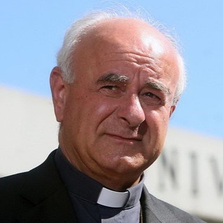 Sanremo: domani pomeriggio al Casinò il Presidente del Pontificio Consiglio della Famiglia Mons. Paglia presenta il suo ultimo libro Sanremo: domani pomeriggio al Casinò il Presidente del Pontificio Consiglio della Famiglia Mons. Paglia presenta il suo ultimo libro