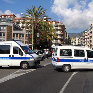 Sanremo: 'buona la prima' per il mercato del sabato con la chiusura di via Feraldi, traffico limitato ed automobilisti corretti Sanremo: 'buona la prima' per il mercato del sabato con la chiusura di via Feraldi, traffico limitato ed automobilisti corretti