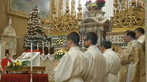 Imperia: grande partecipazioni di fedeli per la messa conclusiva in onore della Reliquia di San Giovanni Paolo II (Foto) Imperia: grande partecipazioni di fedeli per la messa conclusiva in onore della Reliquia di San Giovanni Paolo II (Foto)
