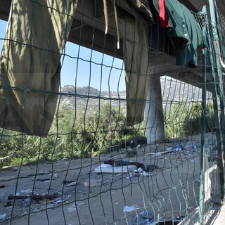 Ventimiglia: il sindaco annuncia lo sgombero dei migranti sotto il cavalcavia, raccolta fondi di 'Progetto 20k'