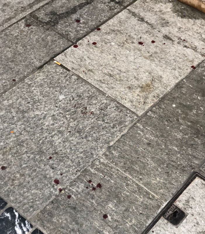 Sanremo: macchie di sangue tra via Matteotti e via Marsaglia, erano di un uomo caduto stanotte (Foto)