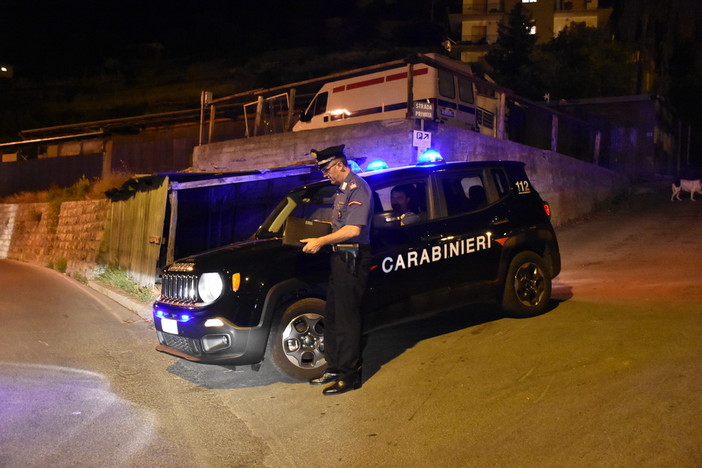 Sanremo: alle 19.30 era ancora aperto con all'interno avventori intenti a fare aperitivo, bar multato e chiuso 5 giorni