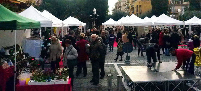 San Bartolomeo al Mare: il 7 e l'8 dicembre torna il tradizionale Mercatino di Natale San Bartolomeo al Mare: il 7 e l'8 dicembre torna il tradizionale Mercatino di Natale