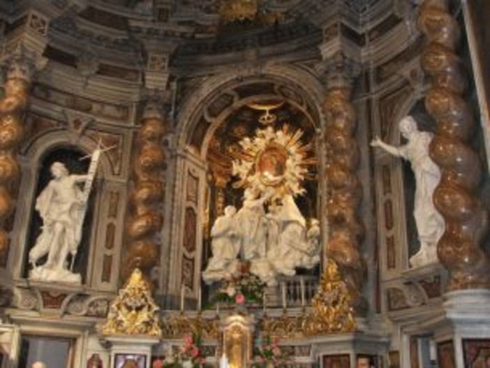 Sanremo: domani alla Madonna della Costa, il rito della 'benedizione della gola' Sanremo: domani alla Madonna della Costa, il rito della 'benedizione della gola'