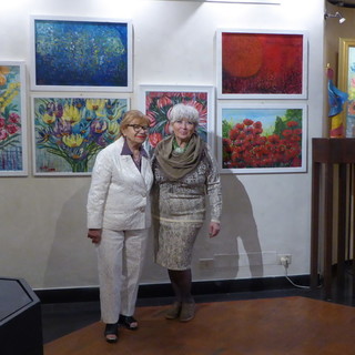 La sanremese Laura Funaro giovedì scorso all'inaugurazione della mostra di Milly Miola a Genova