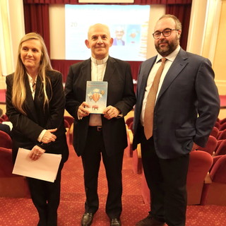 Sanremo: Mons. Giulio Dellavite, premio 'Antonio Semeria', ai Martedì Letterari del Casinò (Foto e Video) Sanremo: Mons. Giulio Dellavite, premio 'Antonio Semeria', ai Martedì Letterari del Casinò (Foto e Video)