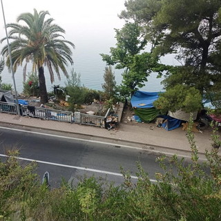 Ventimiglia: massiccia presenza di migranti a Grimaldi, l'associazione locale chiede un intervento definitivo