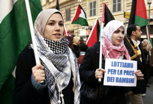 Due attiviste pro-Palestina