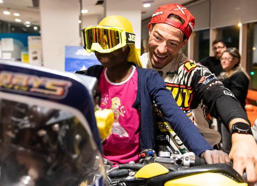 Il pilota imperiese Maurizio Gerini protagonista di una seduta di mototerapia all'ospedale Regina Margherita di Torino (Foto e Video) Il pilota imperiese Maurizio Gerini protagonista di una seduta di mototerapia all'ospedale Regina Margherita di Torino (Foto e Video)