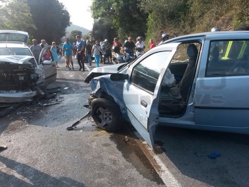 Imperia: grave incidente in via Nazionale sulla SS28, 7 feriti e statale bloccata per i vacanzieri della domenica Imperia: grave incidente in via Nazionale sulla SS28, 7 feriti e statale bloccata per i vacanzieri della domenica