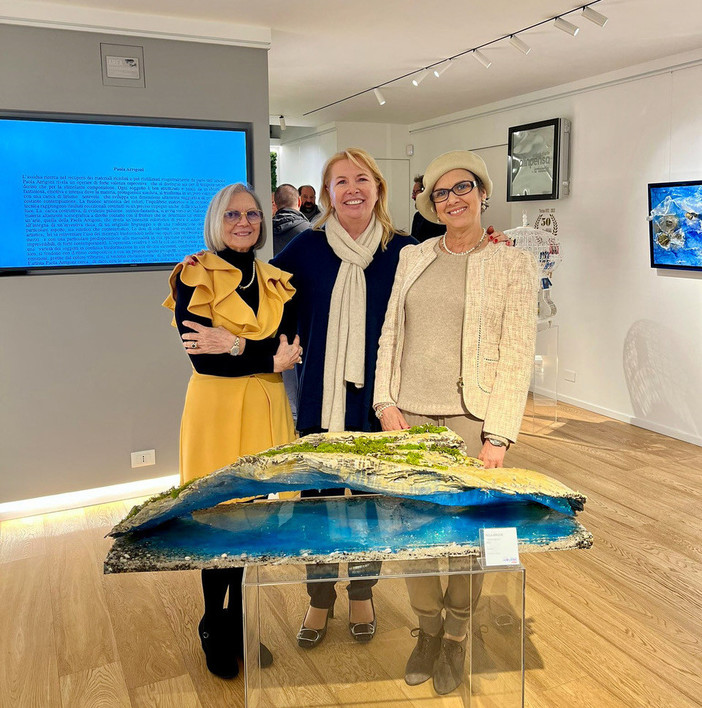 Paola Arrigoni (al centro) Paola Arrigoni (al centro)