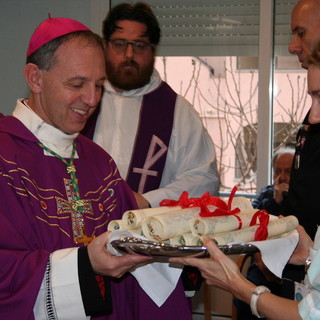 Vallecrosia: ieri la Santa Messa di Natale a 'Casa Rachele' con il Vescovo Antonio Suetta (Foto)