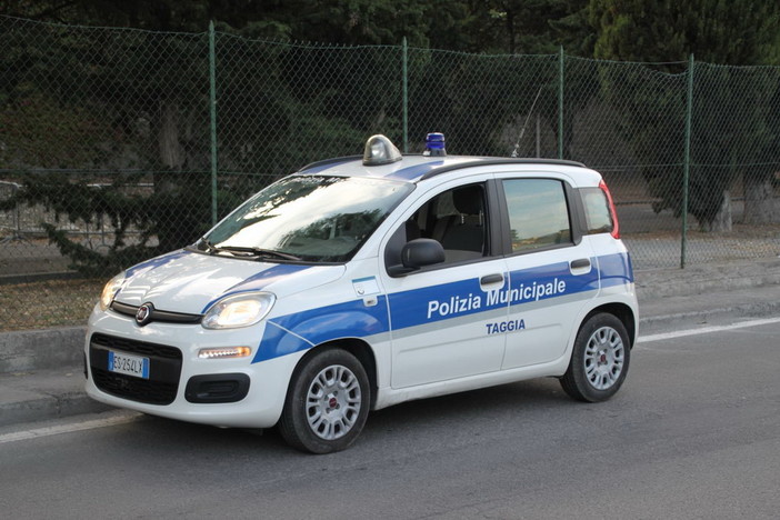 Due agenti delle Polizie Locali di Sanremo e Ventimiglia, diplomati istruttori di tiro operativo di polizia