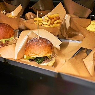 Quattro magnifici (e buonissimi) hamburger di Manik