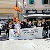 Sanremo, studenti in piazza contro le mafie: corteo tra piazza Colombo e piazza Borea D’Olmo per l’impegno civile