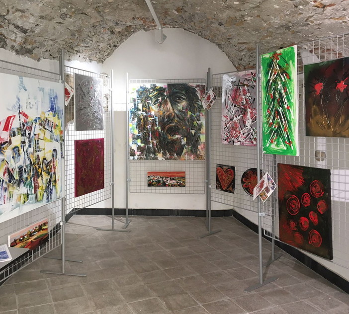 Diano Castello: al 'Caruggiu Dritu' la mostra con le opere di Francesco Mancini, Gioia Lolli e Valeria Barbera