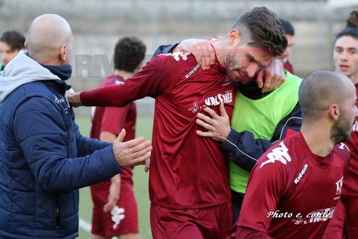 Matteo Galiera festeggia una rete: il suo contributo in zona gol per il Ventimiglia è determinante