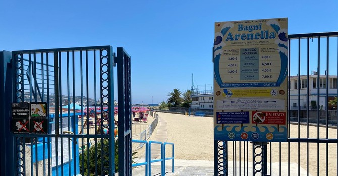 L'ingresso della spiaggia 'Arenella' L'ingresso della spiaggia 'Arenella'