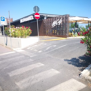 Imperia: il posteggio del McDonald's diventa accessibile solo per le autovetture su proposta dell'assessore Gagliano, "Obiettivo garantire maggiore sicurezza della circolazione" Imperia: il posteggio del McDonald's diventa accessibile solo per le autovetture su proposta dell'assessore Gagliano, "Obiettivo garantire maggiore sicurezza della circolazione"