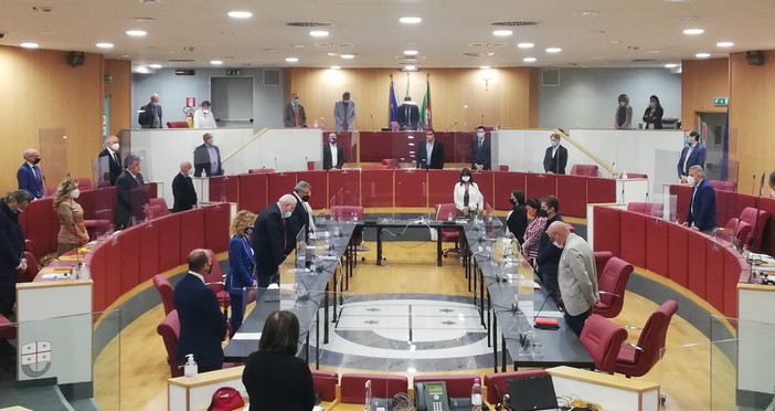 Seduta del consiglio regionale dedicata al Giorno della Memoria, Toti: “Oggi come allora si fa strada la teoria del negazionismo” Seduta del consiglio regionale dedicata al Giorno della Memoria, Toti: “Oggi come allora si fa strada la teoria del negazionismo”