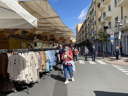 Ventimiglia: ok degli uffici comunali, da domani torna la 'spunta' al mercato del venerdì Ventimiglia: ok degli uffici comunali, da domani torna la 'spunta' al mercato del venerdì