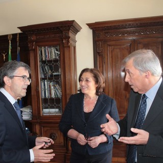 Imperia: è arrivato il neo commissario prefettizio Sabatino Merchione. Subito la visita al Prefetto Fiamma Spena Imperia: è arrivato il neo commissario prefettizio Sabatino Merchione. Subito la visita al Prefetto Fiamma Spena