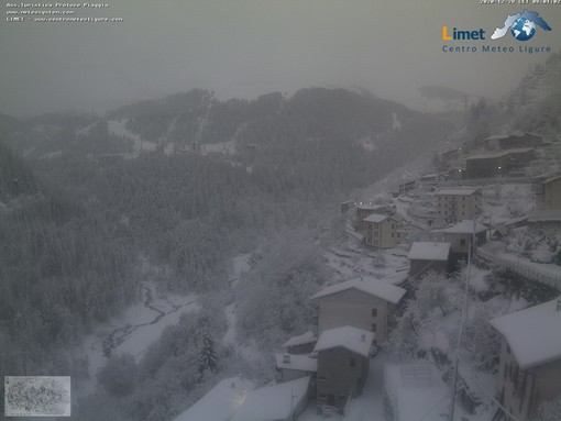 Nevicata a Monesi dalla webcam di Piaggia Nevicata a Monesi dalla webcam di Piaggia