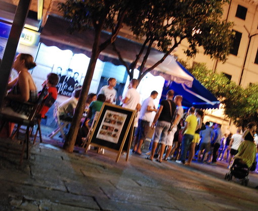 Sanremo: inizia la bella stagione ed anche i controlli in piazza Bresca si fanno più serrati Sanremo: inizia la bella stagione ed anche i controlli in piazza Bresca si fanno più serrati